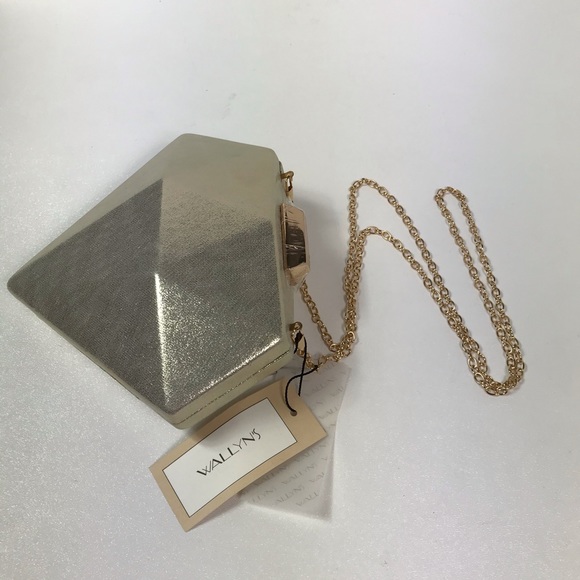 Wallyns Gold Diamond Shaped Purse
Shoulder Bag - Picture 2 of 9